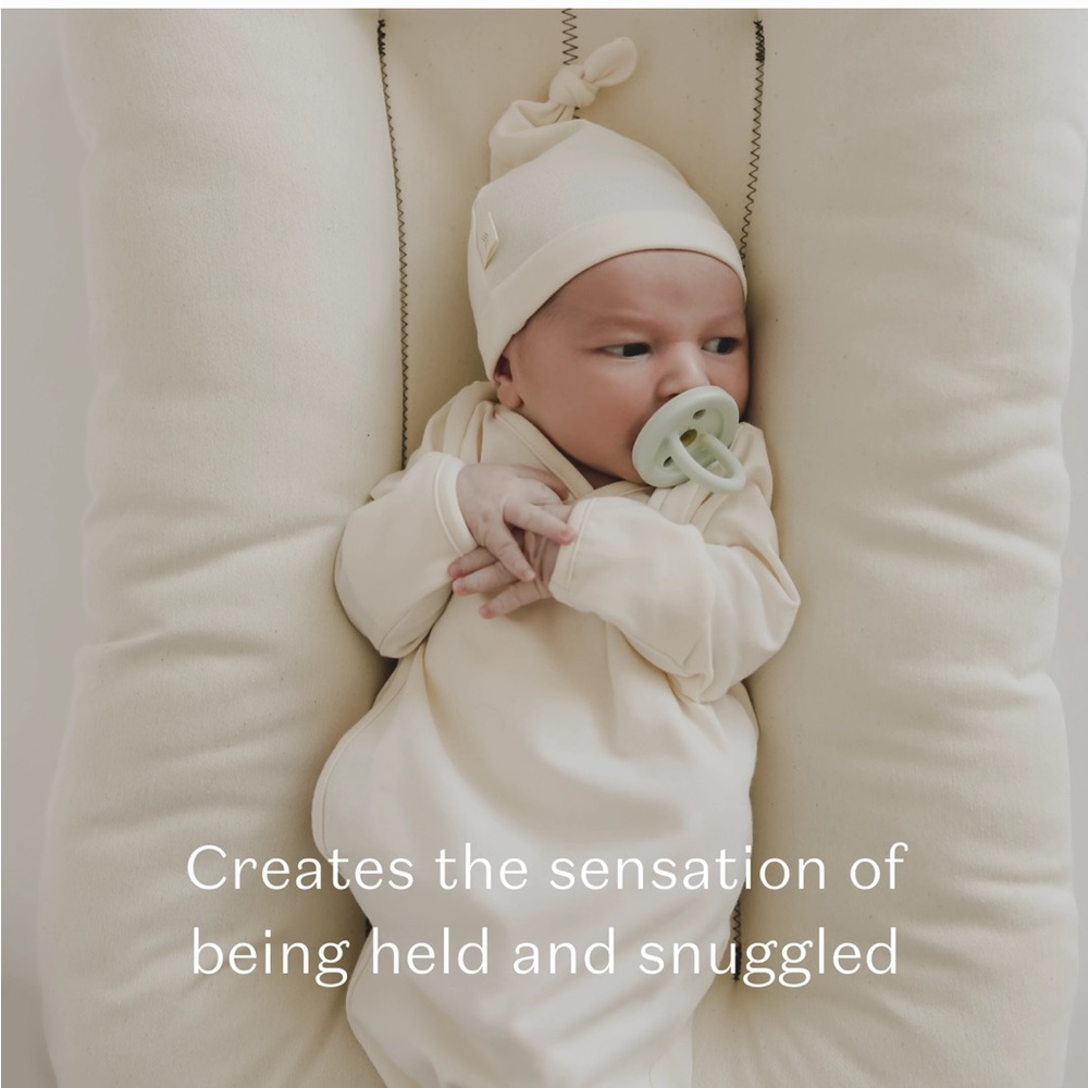 100% ORGANIC baby lounger by Snuggle Me Organic.
